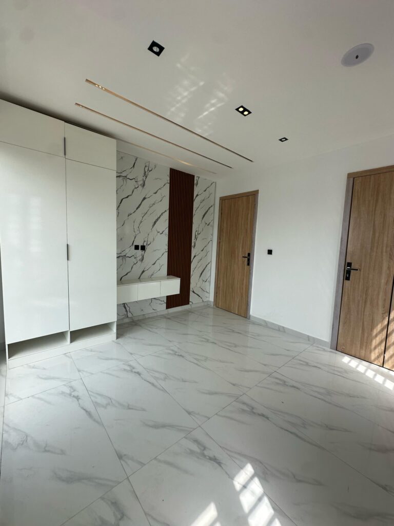 This article is the smart investor’s guide to Ikate Lekki’s 2-bedroom gem!