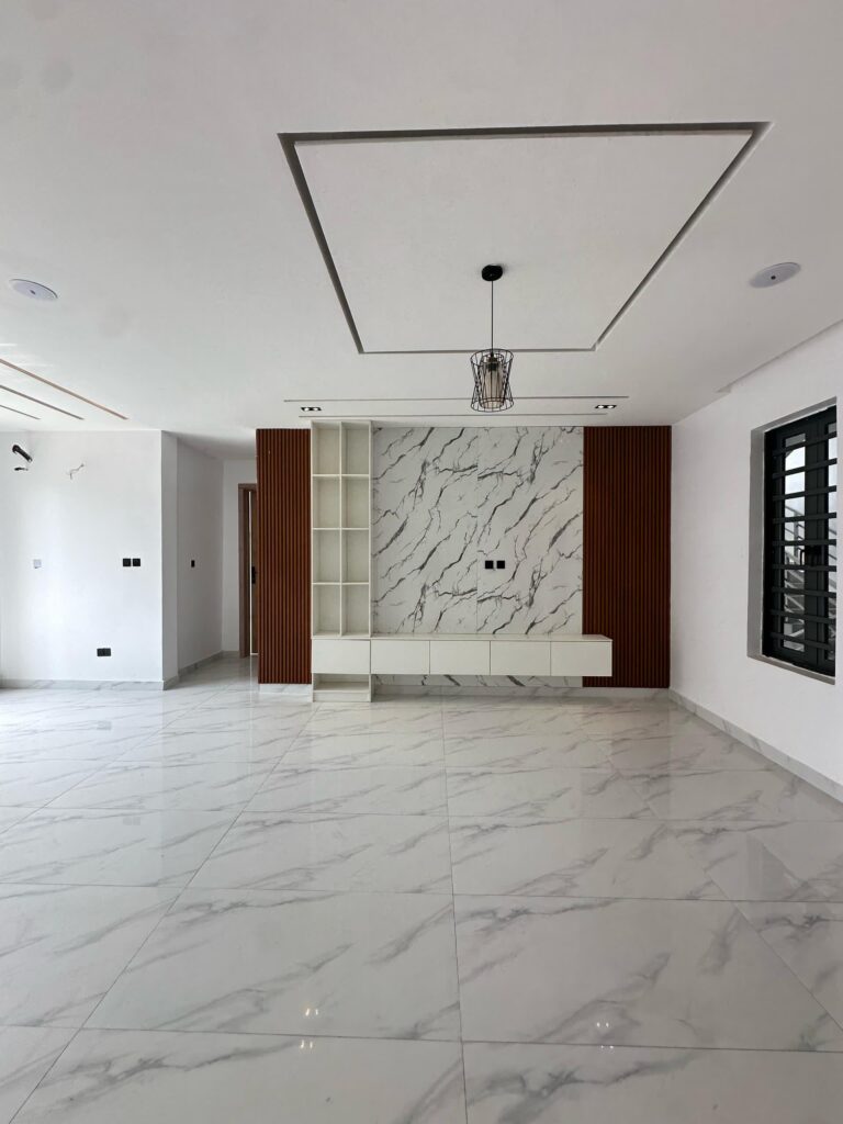 This article is the smart investor’s guide to Ikate Lekki’s 2-bedroom gem!