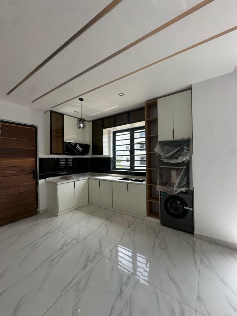 This article is the smart investor’s guide to Ikate Lekki’s 2-bedroom gem!