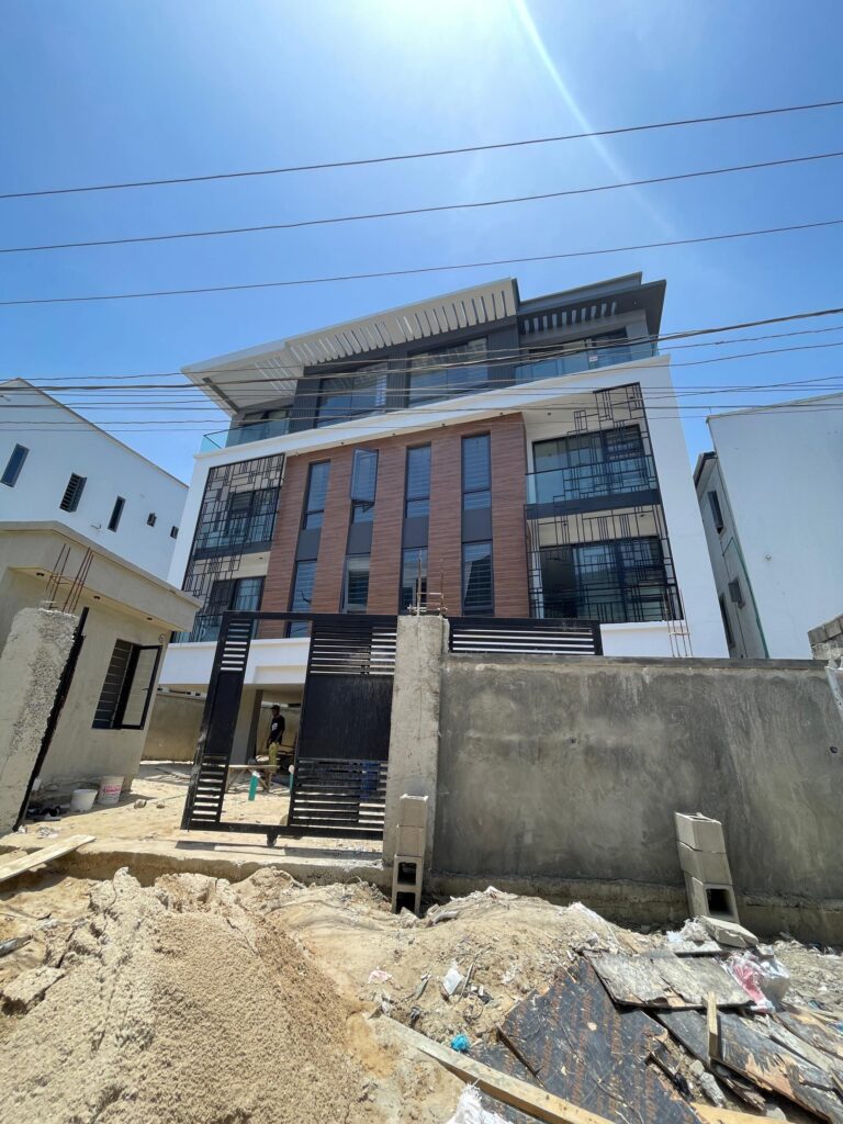 Here is an opportunity to explore this brand-new 2-bedroom apartment in prime Ologolo, Lekki!