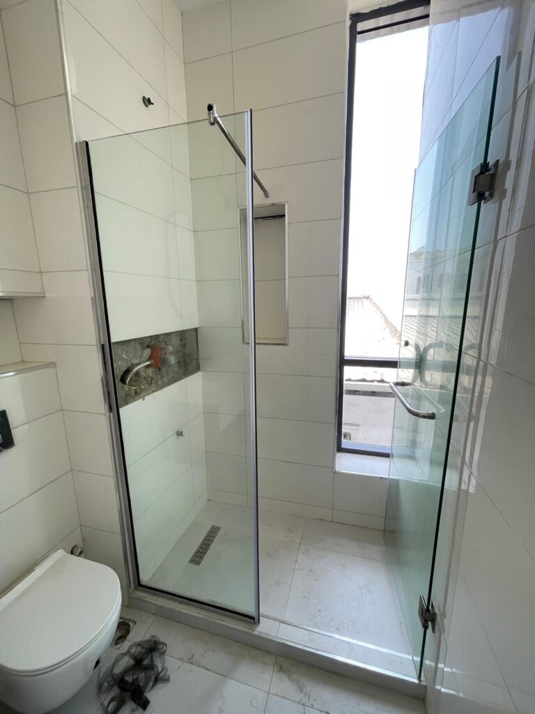 Here is an opportunity to explore this brand-new 2-bedroom apartment in prime Ologolo, Lekki!