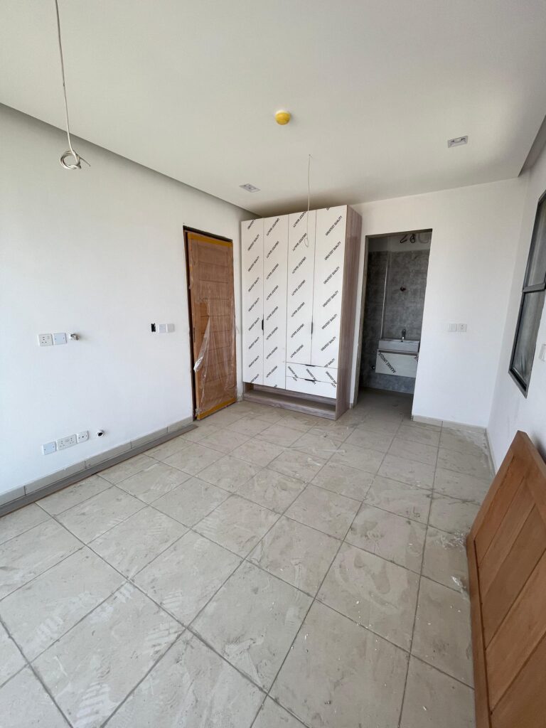 Here is an opportunity to explore this brand-new 2-bedroom apartment in prime Ologolo, Lekki!