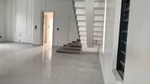 Imagine the unparalleled relaxation and comfort awaiting you in this prime Lekki Ajah 5-bed duplex on offer!